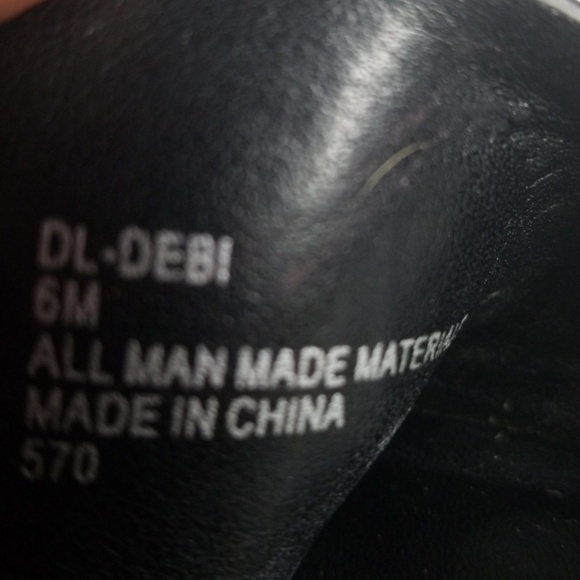 DESIGN LAB LORD & TAYLOR Black Criss Cross Flat Studded Slip On Sandals 6. - Picture 6 of 6